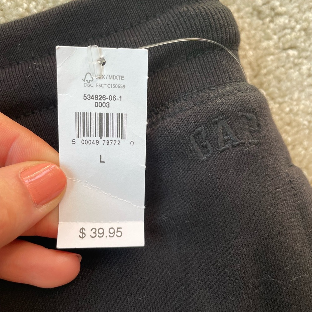 Men’s Gap Sweat Shorts - Picture 2 of 4